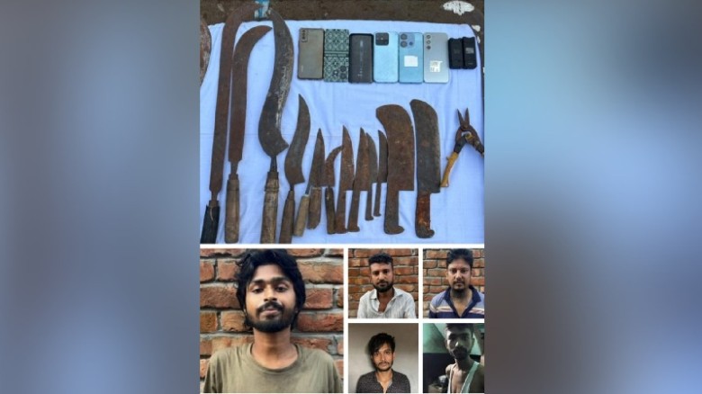 আশুলিয়ায় অস্ত্রসহ গ্রেফতার ৫