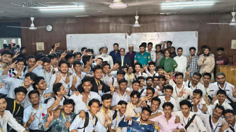 ঢাকা কলেজ ও আইডিয়াল কলেজের শিক্ষার্থীদের ঐতিহাসিক 'শান্তিচুক্তি'