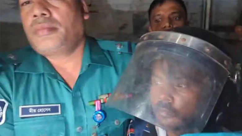 ২০০ টাকা মুচলেকায় জামিন পেলেন হিরো আলম