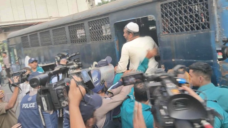 সচিবালয়ে আন্দোলন, পুলিশ হেফাজতে নেওয়া হলো ৪ জনকে