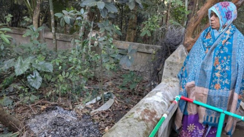 শরীয়তপুরে বীর মুক্তিযোদ্ধার কবরে দুর্বৃত্তদের আগুন