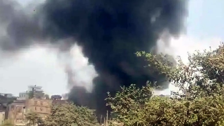 ইসলামবাগে প্লাস্টিকের গোডাউনে অগ্নিকাণ্ড