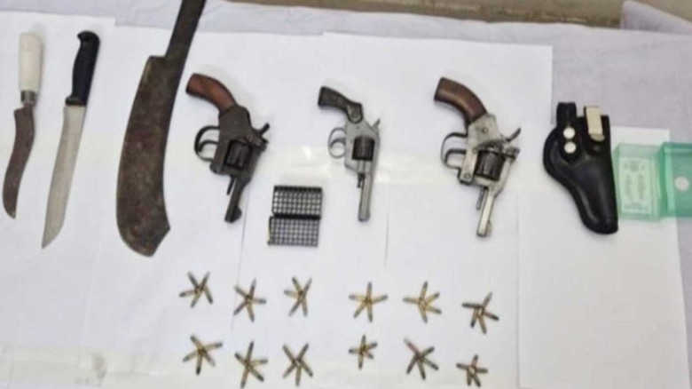 পল্লবীতে পরিত্যক্ত অবস্থায় ৩টি রিভলভার ও বিপুল কার্তুজ উদ্ধার