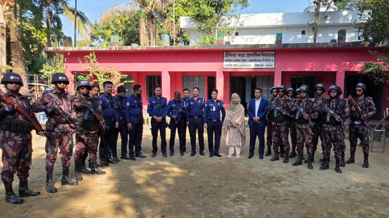 বিয়ানীবাজারে যৌথ বাহিনীর ভোটকেন্দ্র পরিদর্শন: সুষ্ঠু নির্বাচনের লক্ষে কঠোর বার্তা
