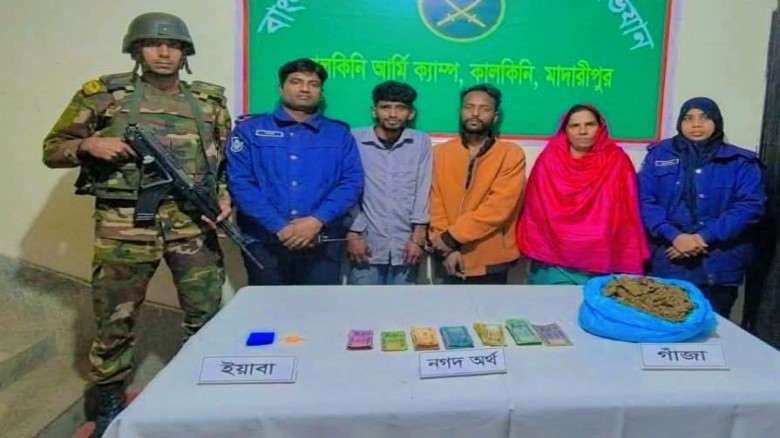 কালকিনিতে যৌথবাহিনীর মাদকবিরোধী অভিযান: নারীসহ আটক ৩