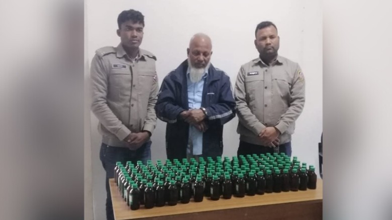 ঝিনাইদহে ১৭৪ বোতল অ্যালকোহলসহ হোমিও চিকিৎসক আটক