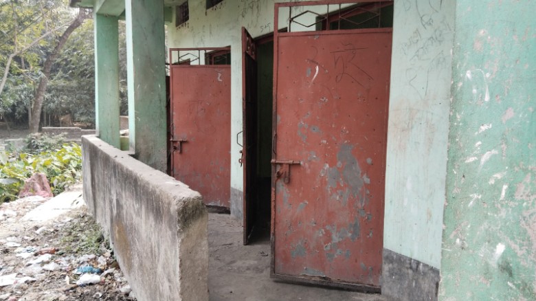 রংপুর-৪ আসনে ৬০ বছর ধরে শৌচাগারের প্রতীক্ষায় গফুরটারীর বাসিন্দারা