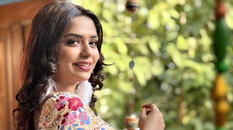 ‘যোগ্য নেত্রী হারালে, কাঁদতে হবে আড়ালে’, হিমির পোস্টে হাসির বন্যা