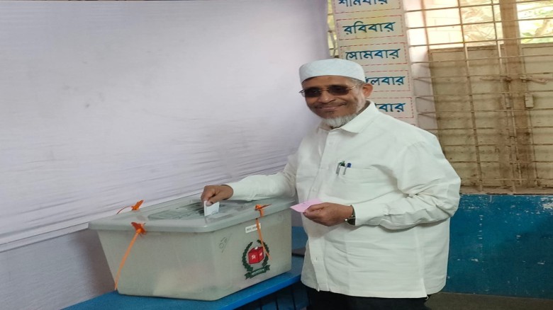 ১৭ বছর পর ব্যালট বাক্সে ফিরলেন লুৎফুজ্জামান বাবর