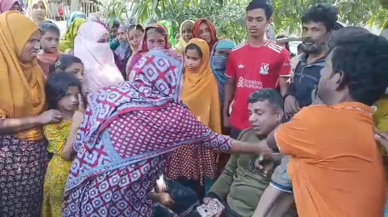 ভোট দিতে গিয়ে যমজ সন্তানকে হারালেন মা: চুয়াডাঙ্গায় পুকুরে ডুবে শিশুর মৃত্যু