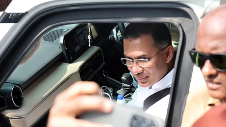 জনতার সঙ্গে তারেক রহমানের শুভেচ্ছা বিনিময়: জানালেন কৃতজ্ঞতা