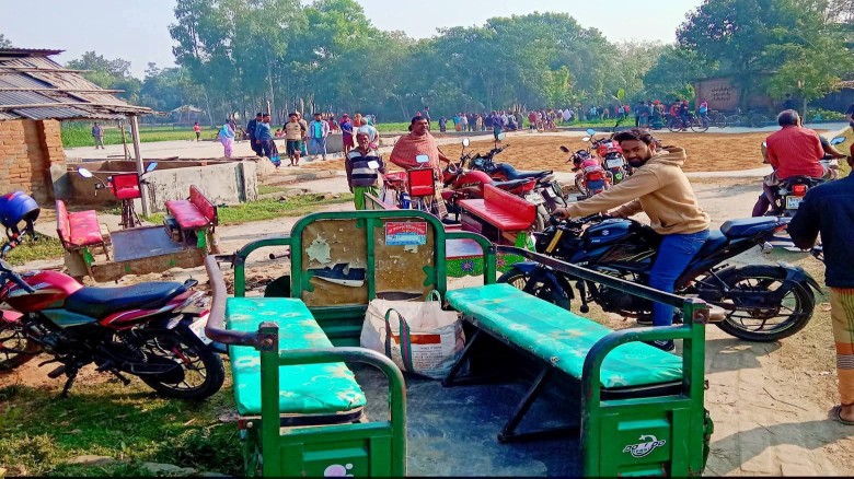 ধামইরহাটে খাসির নামে কুকুরের মাংস বিক্রি: ২৫ কেজি মাংস জব্দ, কসাই পলাতক