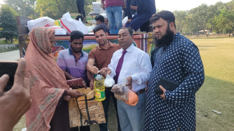 কাজীপুরে ৫৯০ টাকায় টিসিবির  পণ্য পাচ্ছে ৪০০ পরিবার