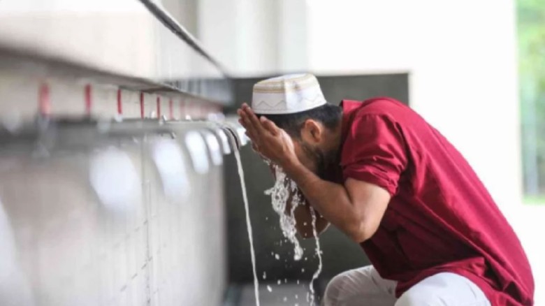 অনিচ্ছায় গলার ভেতর পানি গেলে কি রোজা ভাঙে?