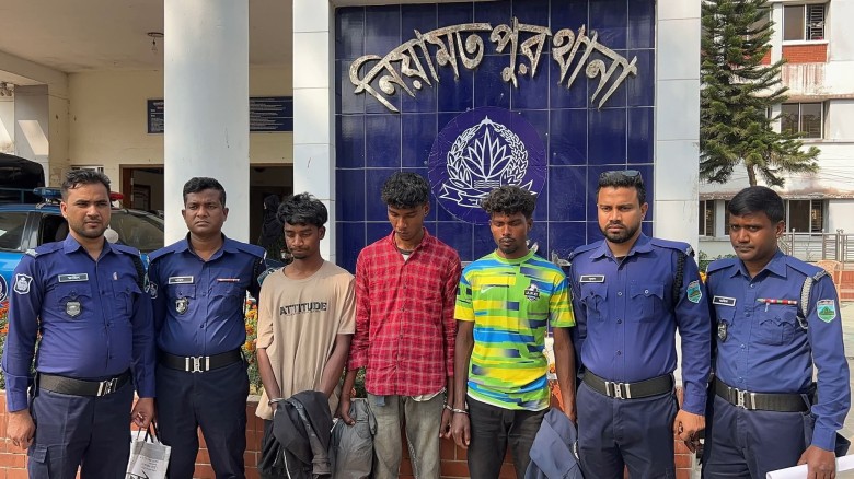 নিয়ামতপুরে বিয়েবাড়ি থেকে ডেকে নিয়ে তরুণীকে সংঘবদ্ধ ধর্ষণ, গ্রেপ্তার ৩