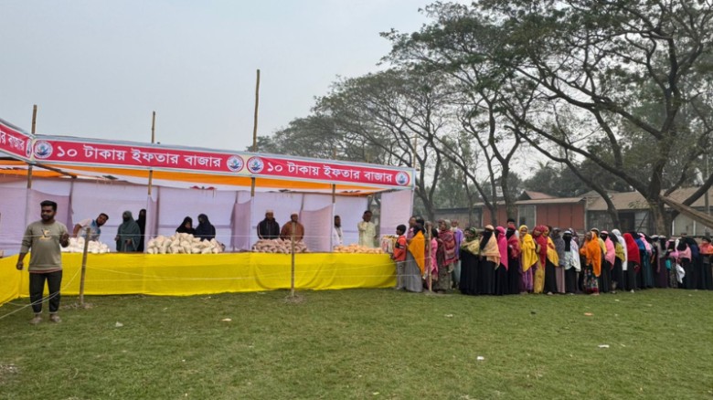 ১০ টাকায় ইফতার বাজার: মুন্সীগঞ্জে ব্যতিক্রমী উদ্যোগ