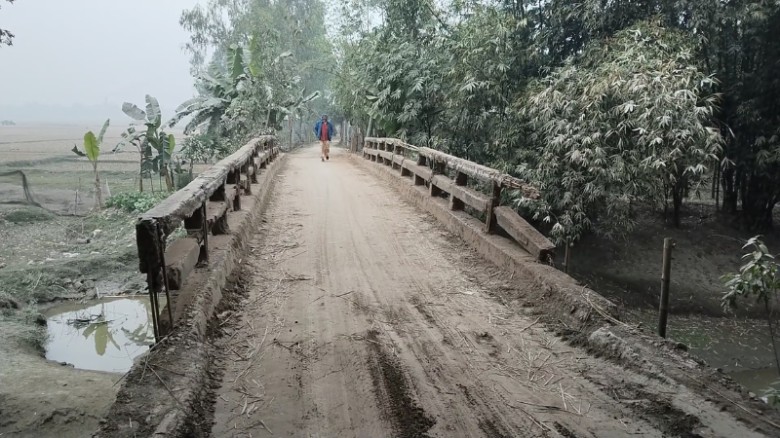 লালমনিরহাটে জরাজীর্ণ গেগড়া ব্রিজ: ৩ ইউনিয়নের ২৫ হাজার মানুষের চরম দুর্ভোগ