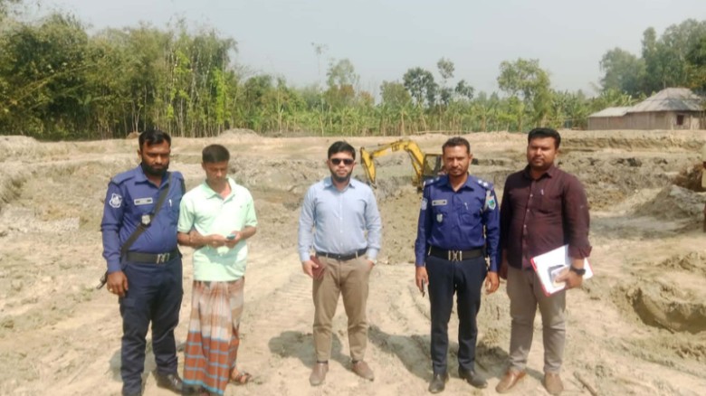 নওগাঁর মান্দায় পুকুর খননের মাটি বিক্রি: ৫০ হাজার টাকা জরিমানা