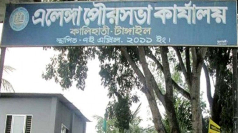 ভাতার কার্ড করে দেওয়ার নামে ঘুষের অভিযোগ এলেঙ্গা পৌরসভার হিসাবরক্ষকের বিরুদ্ধে