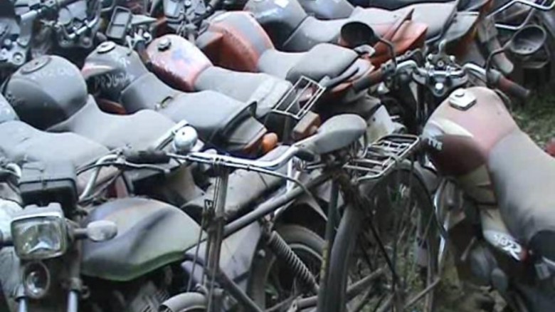 ঘোড়াঘাট থানায় জব্দকৃত কোটি টাকার সম্পদ রোদে পুড়ে বৃষ্টিতে ভিজে নষ্ট হচ্ছে