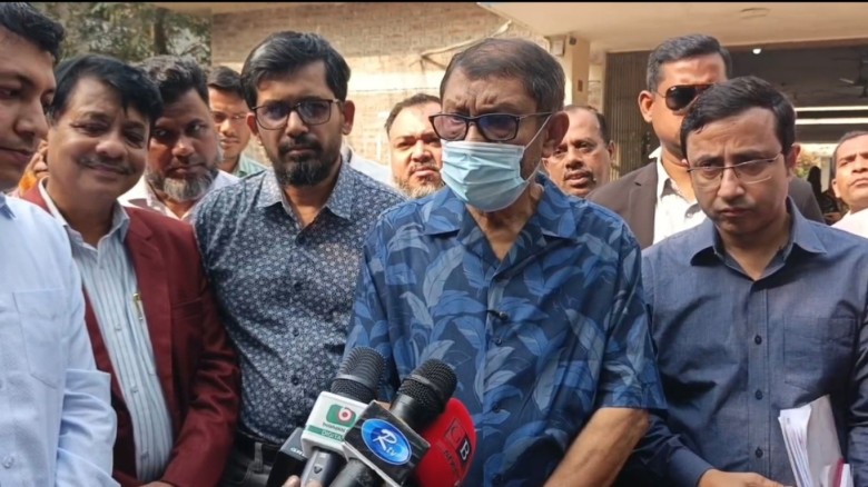 ডাক্তারদের উপস্থিতি দেখতে আকস্মিক হাসপাতালে স্বাস্থ্যমন্ত্রী