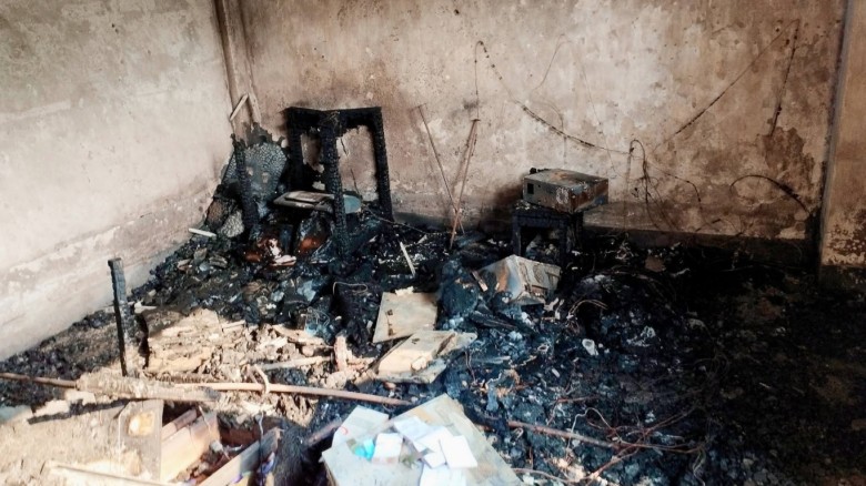 সিরাজগঞ্জে ভয়াবহ অগ্নিকাণ্ড: আশরাফ চেয়ারম্যান মার্কেটের দোকানপাট পুড়ে ছাই