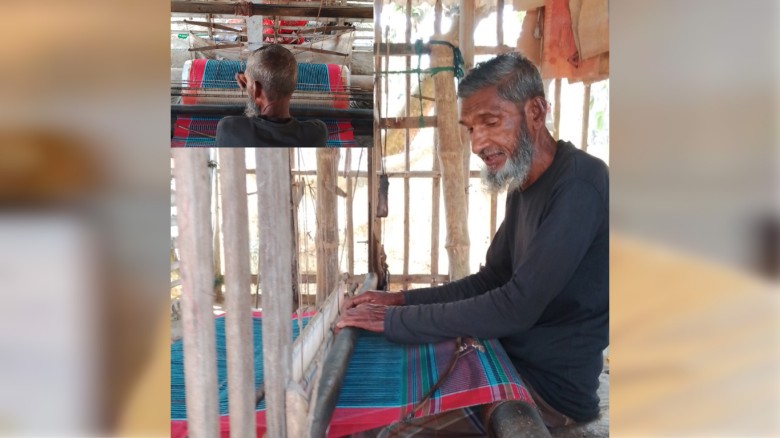 মণিরামপুরে বিলুপ্তির পথে তাঁত শিল্প: ২০০ পরিবার থেকে নেমে এসেছে মাত্র ৪ জনে