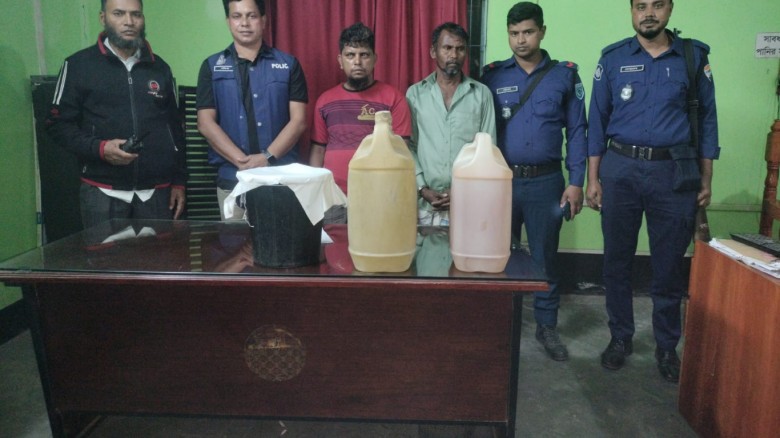 পীরগাছায় ৫০ লিটার চোলাই মদসহ দুই মাদক কারবারি আটক