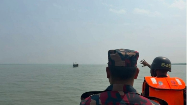 নাফনদী সীমান্তে জ্বালানি তেল পাচার রোধে বিজিবির কড়া নজরদারি