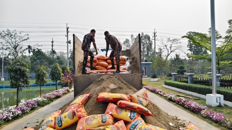 হবিগঞ্জে বালুর ট্রাক থেকে দেড় কোটি টাকার ভারতীয় জিরা ও চশমা জব্দ