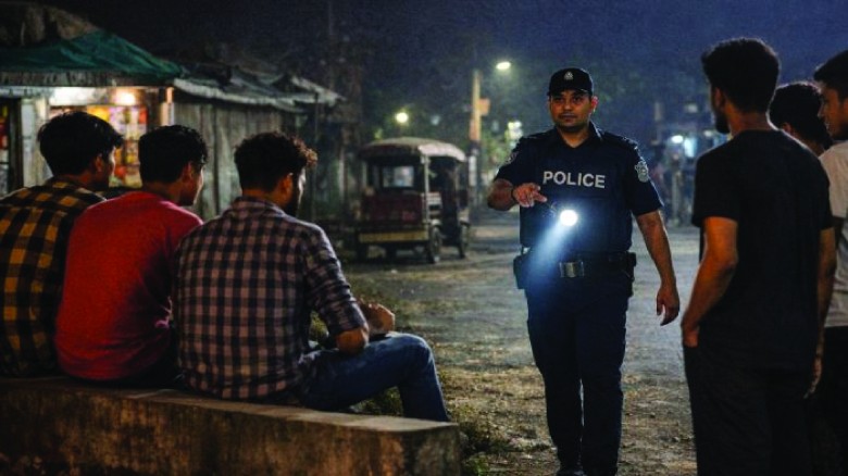সন্ধ্যার পর শিক্ষার্থীদের বাইরে আড্ডা নিষেধ