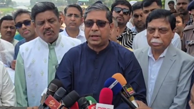 গাজীপুরে ধসে পড়া সড়ক পরিদর্শন: দুই প্রকৌশলী সাময়িক বরখাস্ত