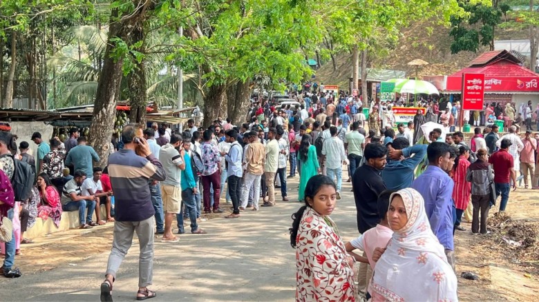 ঈদের ৪র্থ দিনেও সাজেকে পর্যটকদের উপচে পড়া ভিড়