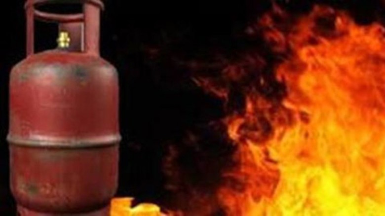 সোনারগাঁয়ে সিলিন্ডার বিস্ফোরণ: ৫ দোকান ভস্মীভূত, আহত ৫