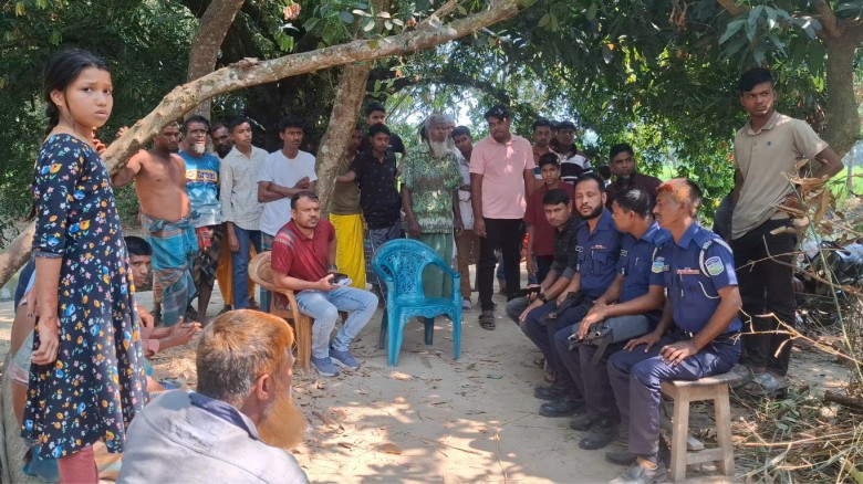 চোর সন্দেহে মা-বাবাকে তুলে নিয়ে সালিশে মারধর, অপমানে মায়ের আত্মহত্যা