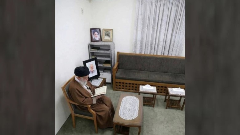 খামেনির শেষ ছবি: সোফায় বসে পড়ছিলেন কোরআন