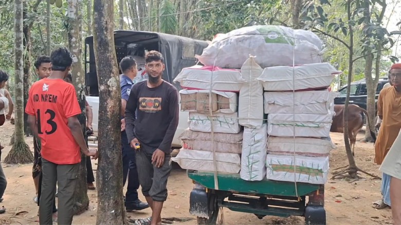 দুর্গাপুরে অভিযানে ৫ লাখ টাকার ভারতীয় চোরাই পণ্য জব্দ