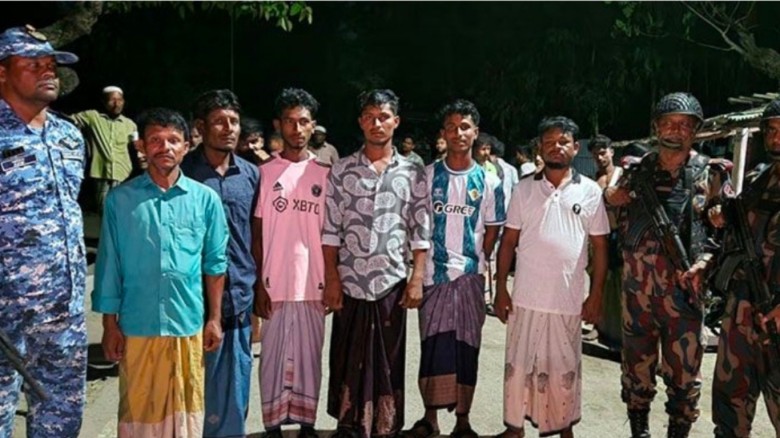 আরাকান আর্মির কাছ থেকে মুক্তি পেলেন ১৪ জেলে