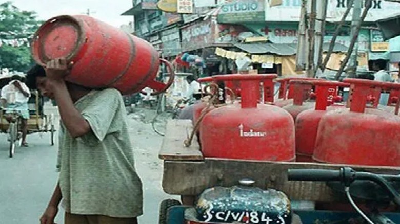 এলপিজির নতুন দাম ঘোষণা আজ