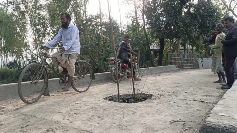 কালীগঞ্জে ঝুঁকিতে ২ ব্রিজ, চরম দুর্ভোগে ৩০ হাজার মানুষ