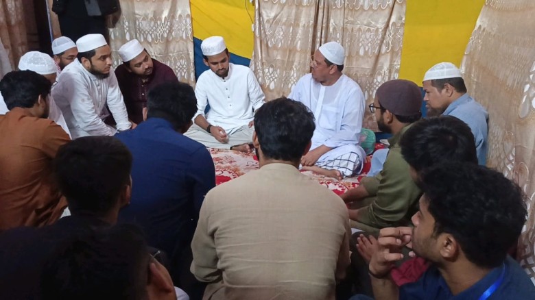 আধ্যাত্মিকতার খোঁজে চরমোনাই পীর সাহেবের দরবারে এনসিপি