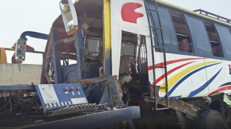 রায়গঞ্জে যাত্রীবাহী বাস উল্টে নিহত ৩, আহত ১০