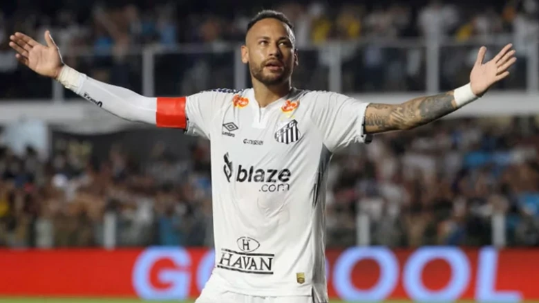 নারী রেফারিকে নিয়ে কুরুচিপূর্ণ মন্তব্য করে তীব্র তোপের মুখে নেইমার