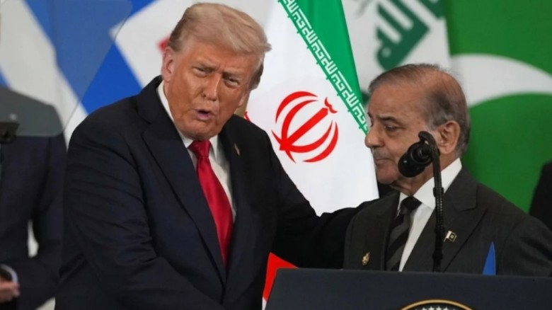 পাকিস্তানের অনুরোধে ইরানে হামলা স্থগিতের ঘোষণা ট্রাম্পের