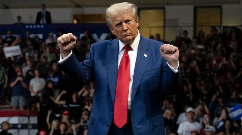 ইরান যুদ্ধে ‘পূর্ণাঙ্গ ও চূড়ান্ত বিজয়’ দাবি করলেন ট্রাম্প