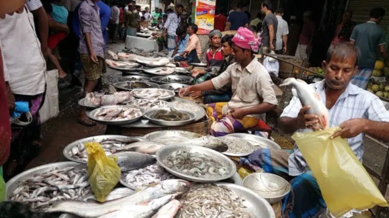 বৈশাখী বাজারে ইলিশের দামে আগুন