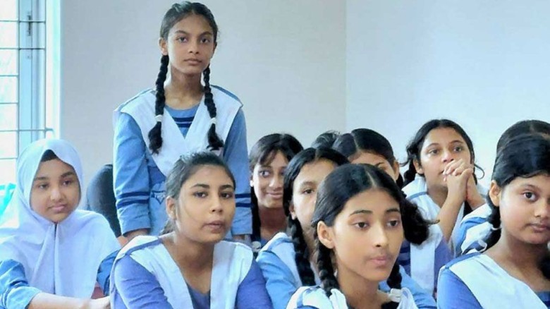 শিক্ষাপ্রতিষ্ঠানে কমে যাচ্ছে সাপ্তাহিক ছুটি