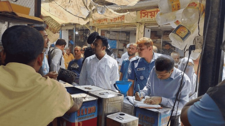 বগুড়ায় ৬ প্রতিষ্ঠানকে জরিমানা