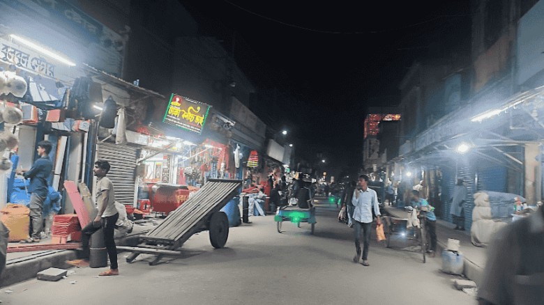 সরকারি নির্দেশনা মানছেন না মোংলার ব্যবসায়ীরা