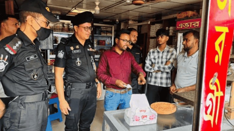 সলঙ্গায় মিষ্টির দোকানে ভোক্তা অধিদপ্তরের জরিমানা